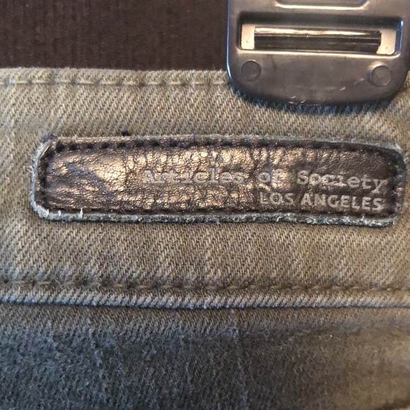 Green pair of Women’s Jeans by “Articles of Society”! - Picture 4 of 7